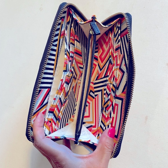 Tory Burch Zip-Around Continental Leather Wallet - Geometric Pattern - Picture 3 of 5